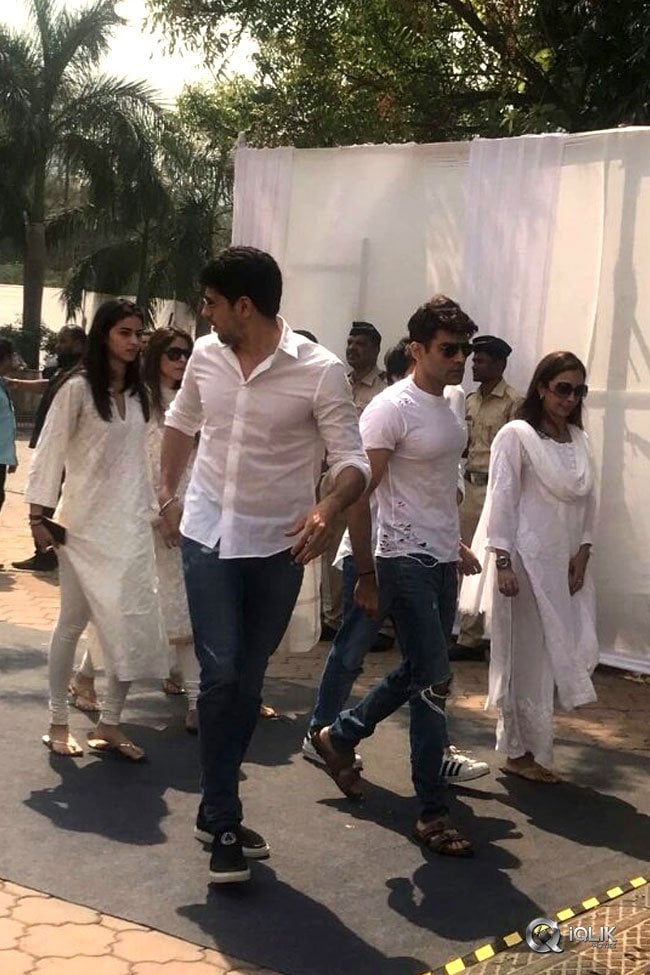 Celebs-Condolence-To-Sridevi-At-Mumbai